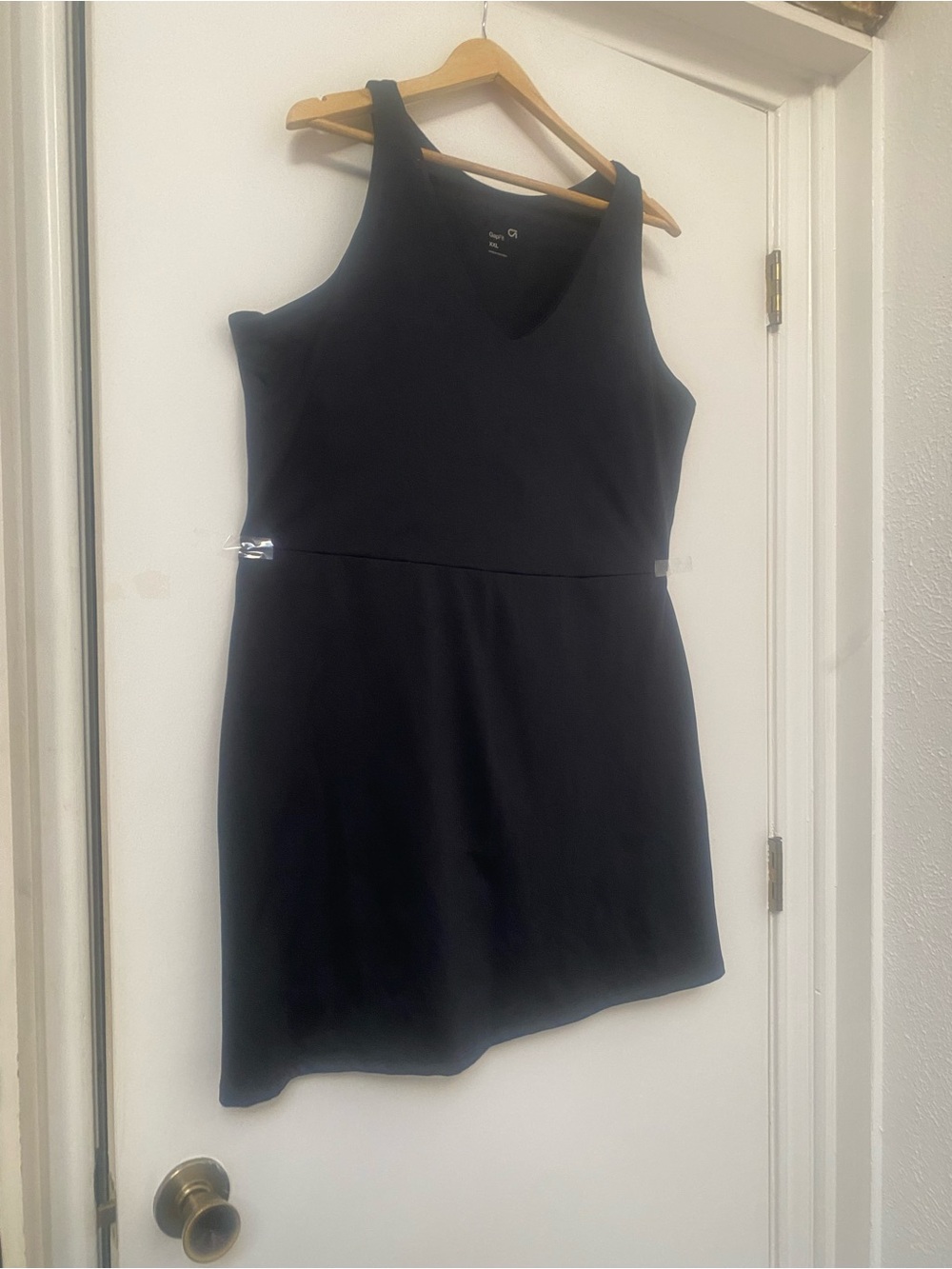 GAPFit Gap Fit Black Sleeveless V-Neck Women’s Active Leisure Dress Shorts - Picture 6 of 13